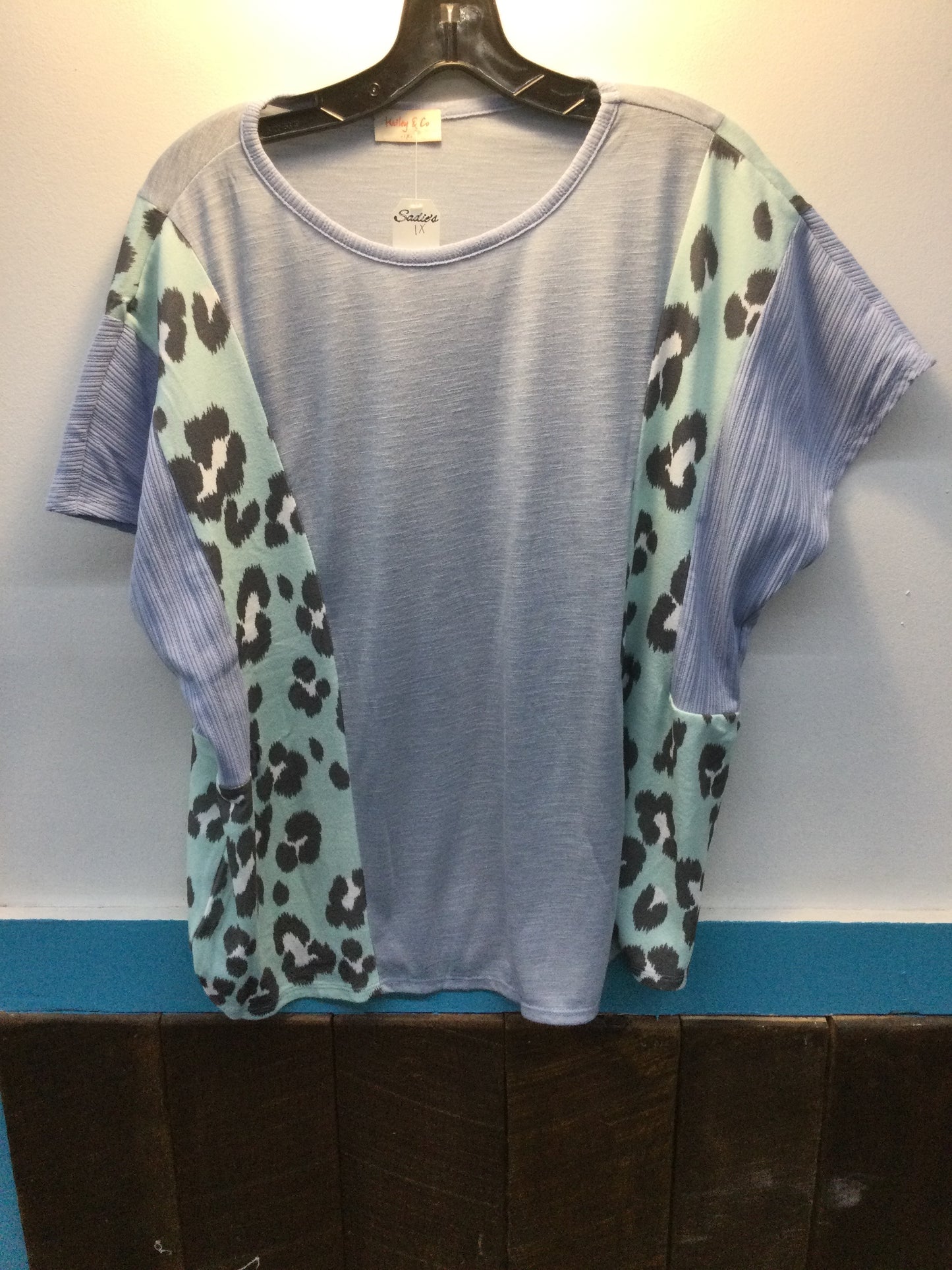 Oversized fit Colorblock top