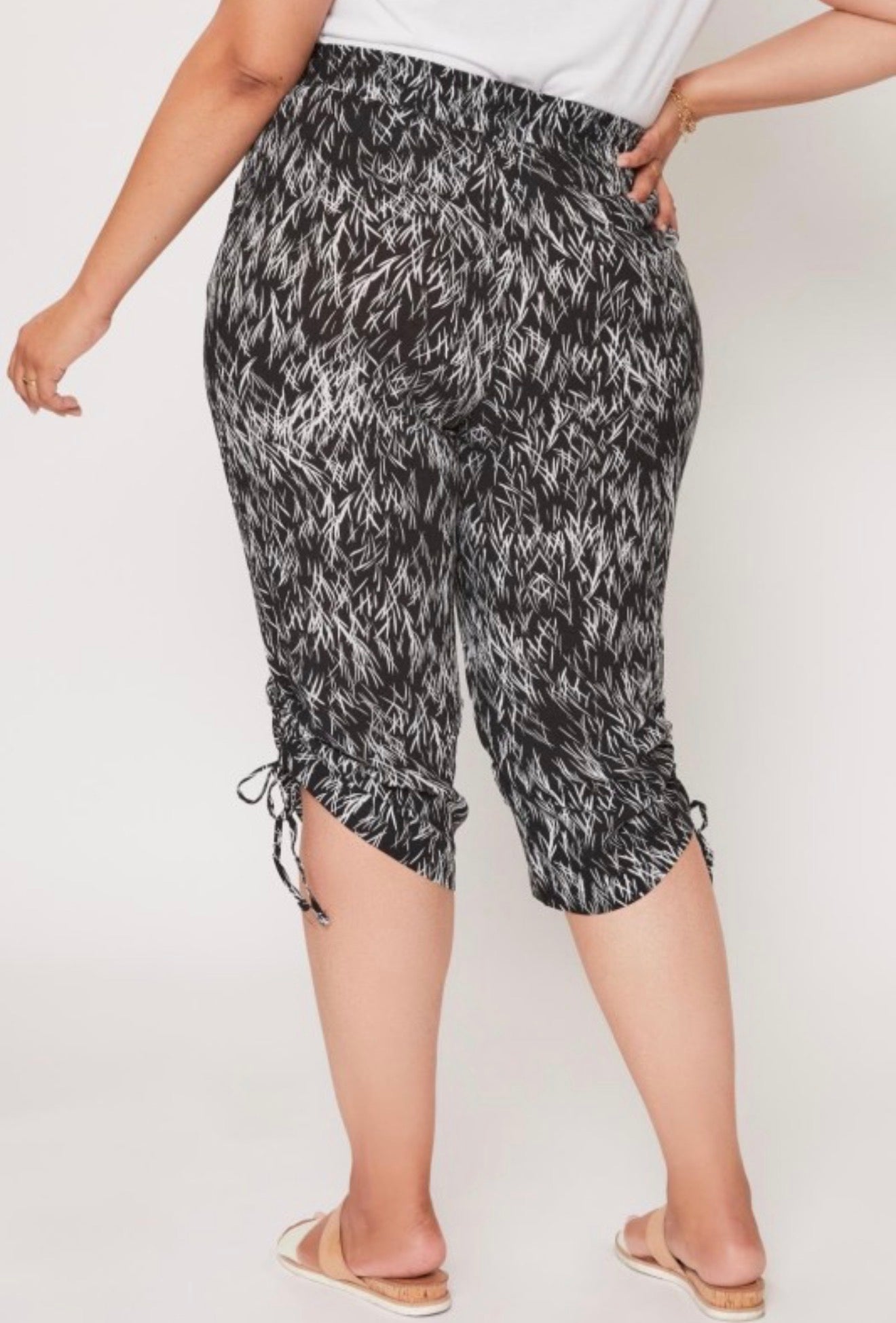 Wheat Print Capris-Plus