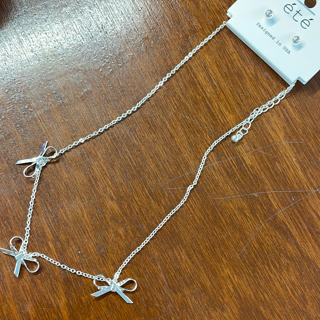 Triple Bow Necklace