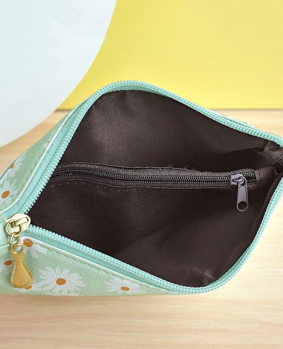 Daisy Wristlet Pouch