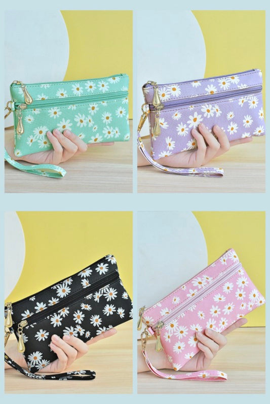 Daisy Wristlet Pouch