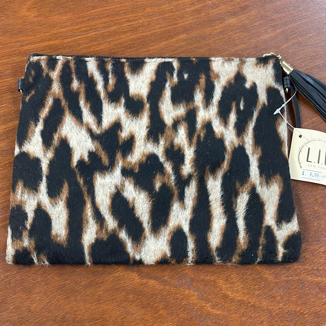 Leopard Clutch